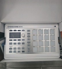 Native Instruments Maschine Mikro MK2 White Sampler & Sequencer, 16 Pads, USB