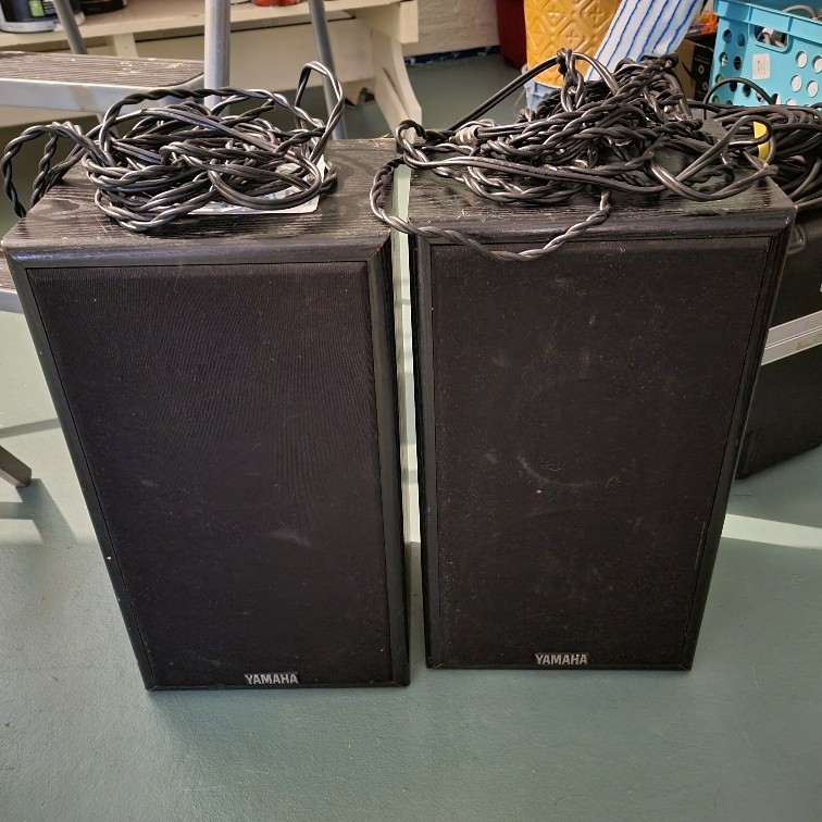 Yamaha S8M 8” 3-way Studio Monitors w/Cables Bass Reflex 6 Ohms 100W