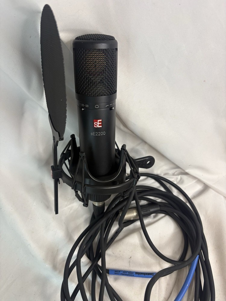 sE Electronics sE2200 Condenser Microphone w/ Shock Mount & Pop Filter