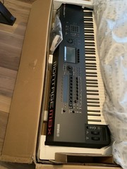 Yamaha Montage M8x 88-key Synthesizer includes sustain pedal.￼