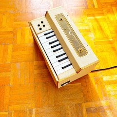 Micro “Fisetta” Jacket (Italy, 1950s) Mini Chord/Reed Organ! 20 keys! Rare!