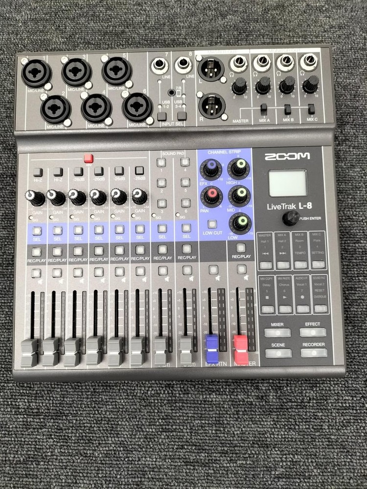 ZOOM LiveTrak L-8 8-Track Digital Mixer Recorder Podcasting USB Interface Box