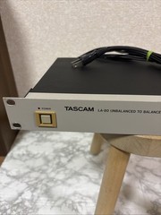 TASCAM unbalanced/balanced line converter LA-80