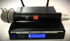 Electro Voice R300 Wireless Handheld Mic System Complete Ch.26 620.900 Band A