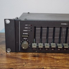 Fostex Model 3030 Dual Channel Graphic Equalizer Rack Mount – Powers On