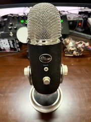 Blue Yeti Pro USB/XLR Desktop Microphone Black Mute Switch Adjustable Gain