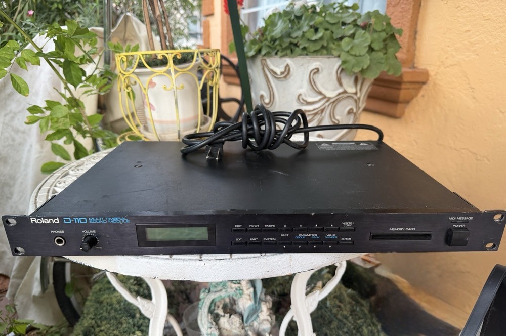 Roland D-110 vintage rackmount synth, working
