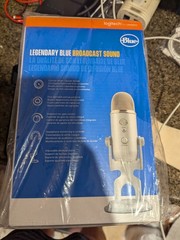 BRAND NEW SEALED Blue Yeti Professional USB Microphone 988-000103 – Silver