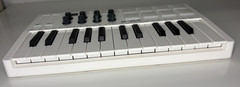 M-VAVE MIDI 25 Key USB MIDI Keyboard Controller with 8 Backlit Drum Pads 8 Knobs