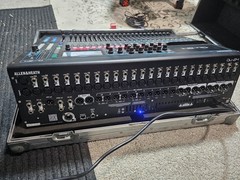 Allen & Heath Qu-24 24-Channel Digital Mixing Console with Roadie Case