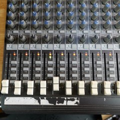 Mackie 1604-VLZ PRO 16-Channel / 4-Bus Analog Mic / Line Mixer