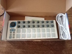 Arturia Beatstep sequencer: USB MIDI Controller & Sequencer