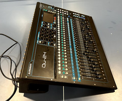 ALLEN & HEATH QU24 Digital Touchscreen Motorized Fader Audio Mixer (PRICE DROP!)