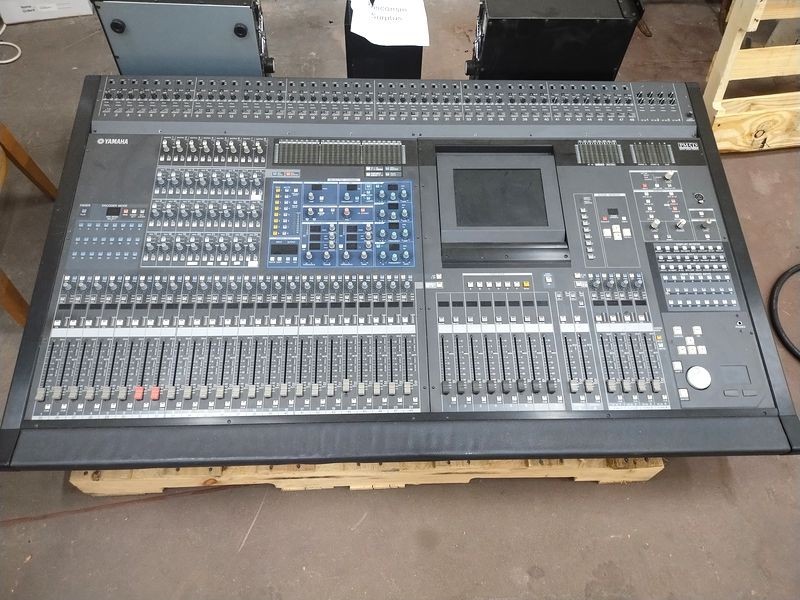 Yamaha PM5D Digital Mixing Console 2-Power Supplies & Connection Cables