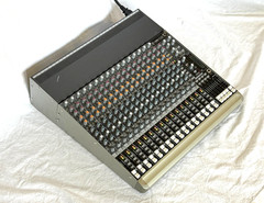Mackie 1604-VLZ3 16-Channel Premium Mic / Line Analog Audio Mixer Console 1604VL