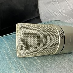 MXL 990 Large-Diaphragm Cardioid Condenser Microphone (Champagne)