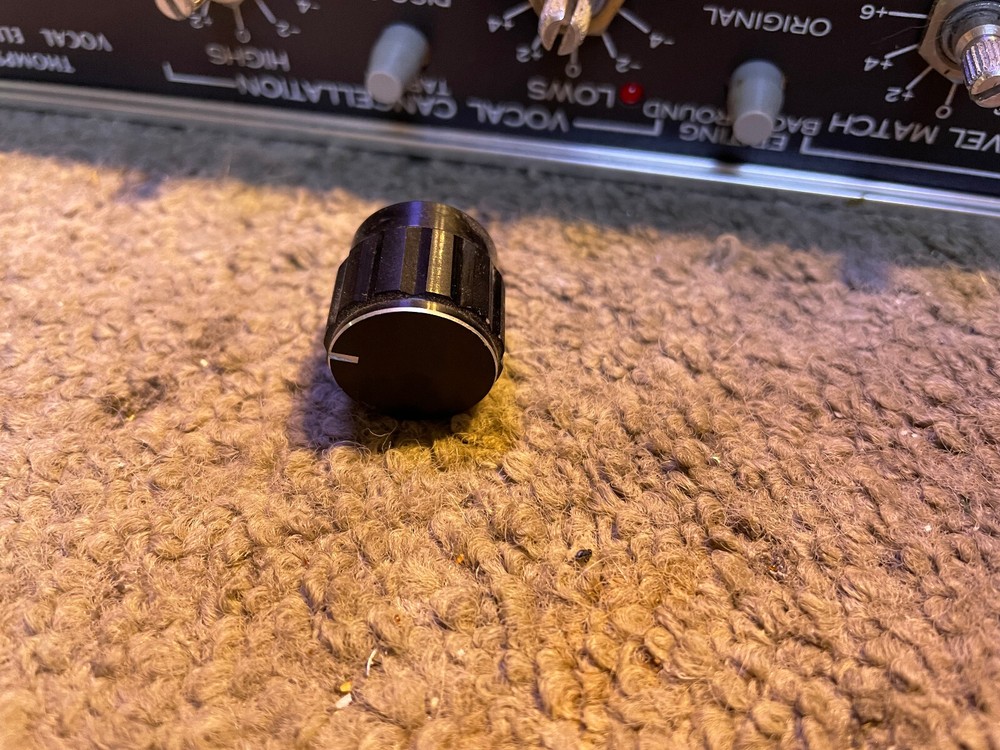 Vintage LT Sound Thompson Vocal Eliminator VE-2 front knob.