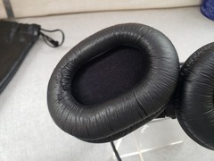 SONY Professional Sound DYNAMIC STEREO HEADPHONES MDR-7506 with Storage Pouch
