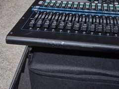 Allen & Heath Qu-24 24-Channel Digital Mixing Console with Roadie Case