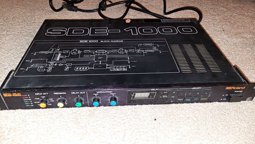Roland SDE-1000 Digital Rack Delay w/ Modulation Feedback, Presets, 1U