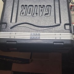 Gator GR-2L Rack Case, Locking Lids, Twist Latches, Polyethylene, Black