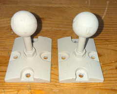 Pair of JBL Ball Mounts for Control 25 & 28 Speakers – Plastic Ball Type