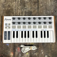 Arturia MINILAB Synth Controller Midi Keyboard 25 Key White Pitch Universal