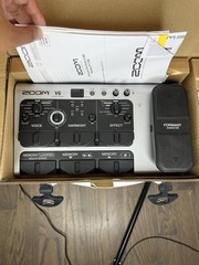 Zoom V6 Vocal Processor & Microphone Set