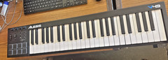 Alesis V49 49-Key USB MIDI Keyboard *UNTESTED- NO CORDS*