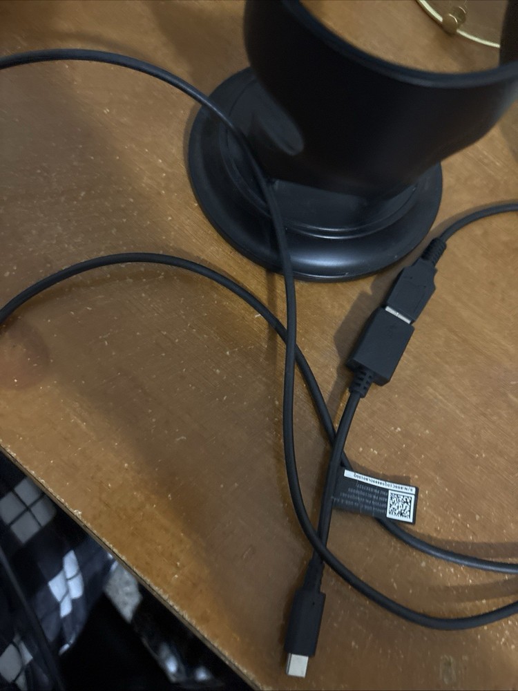 Blue Yeti Professional USB microphone 888-000322 w/USB cable and stand