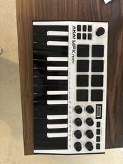 Akai MPK mini 25-Key MIDI Keyboard Controller, Pad Triggers, USB Out