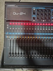 Allen & Heath Qu-24 24-Channel Digital Mixing Console with Roadie Case