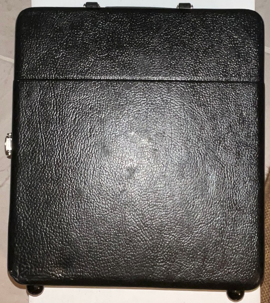 Foam-Lined Instrument case with KEY & LOCK (11“ x 12“ x 5“)