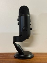 Blue Yeti Premium USB Microphone Blackout Edition w/Foam Windscreen (Open Box)