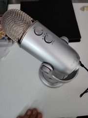 Blue Yeti Condenser Microphone Professional Silver Nice Streaming Gaming Podcast