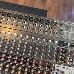 Behringer Xenyx2442FX Premium 24 input 4/2 bus Mixer