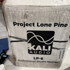 Kali Audio LP-6 V1 6.5-Inch 2-Way Powered Studio Monitor – Black