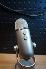 (I) Blue Yeti USB Condenser Microphone 988-000103 Silver – No Cable