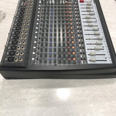 Behringer Europower PMP6000 1600-Watt 20-Channel Powered Mixer