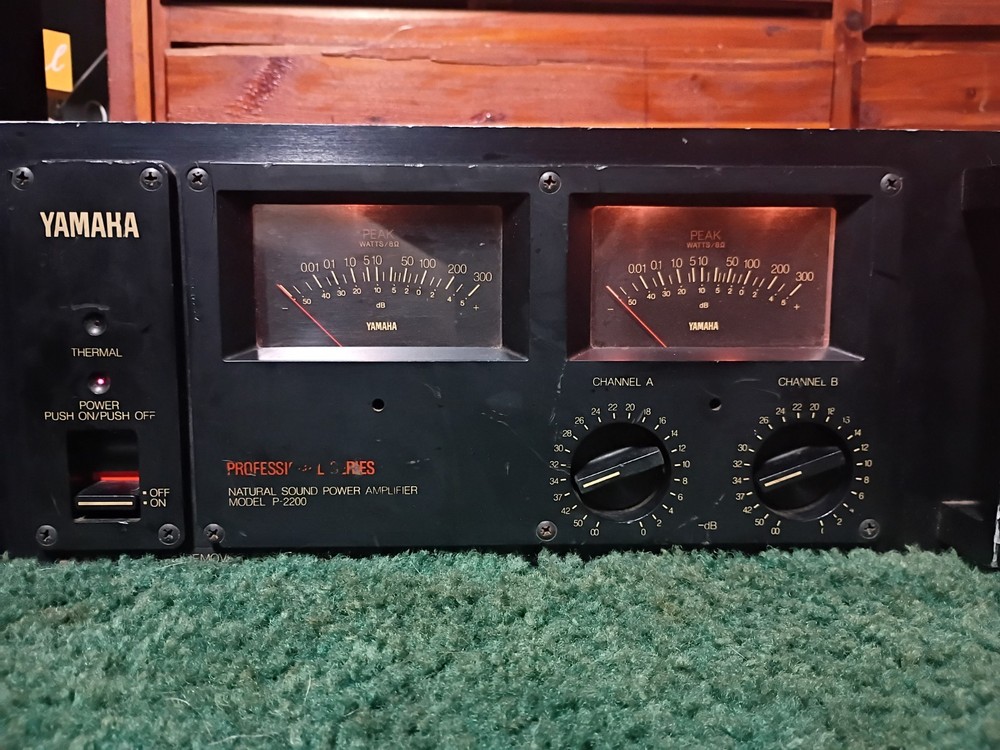 YAMAHA Professional Series Power Amplifier Model P-2200