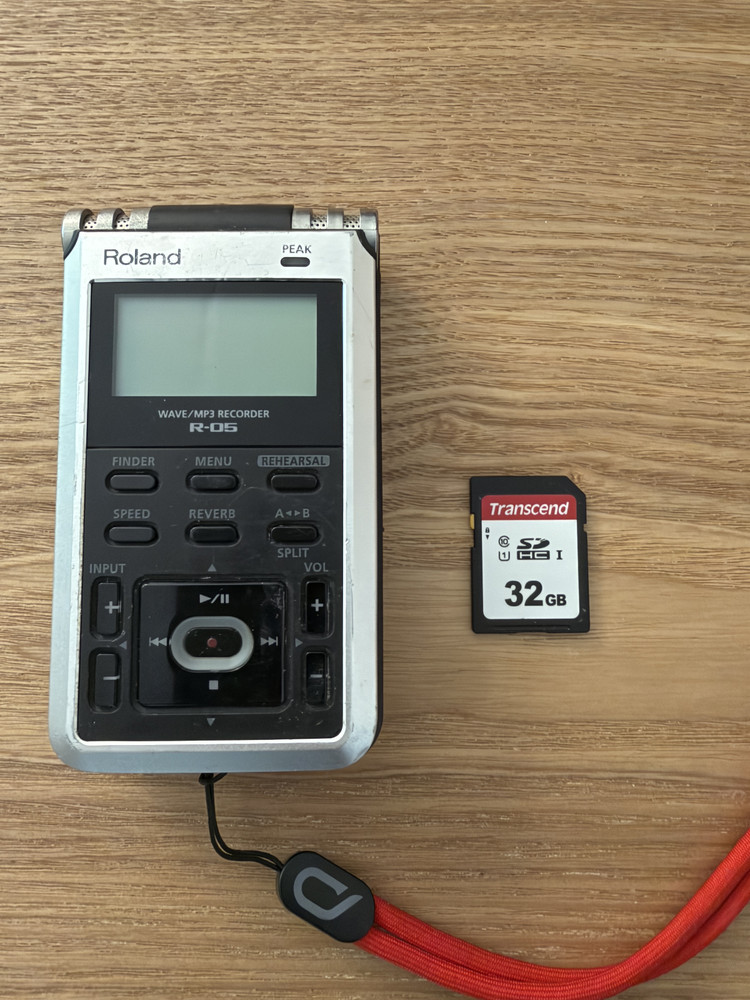 Roland R-05 Digital Multi Track Recorder