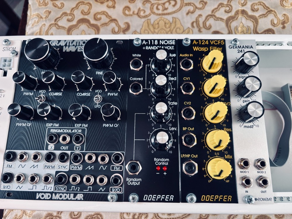 Doepfer A-118V Noise and Random Voltage Generator Vintage Edition 2010s – Black