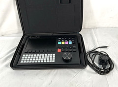 Polyend Tracker Sequencer sampler MIDI workstation wavetable synthesis W/ case