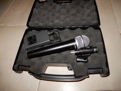 Samson Professional Q7x Dynamic Vocal Mic Microphone & Dbx ST-2 Transmitter Case