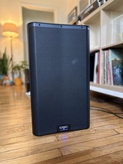 QSC K12.2 12″ Powered PA Speaker 2000W Black Wired DSP Bi-Amped