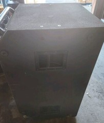 Peavey Versarray 218 18″ Subwoofer with Built In Tilt Back Casters Used Good