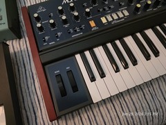 Behringer MonoPoly 37-Key Keyboard Synthesizer Arpeggiator USB MIDI I/O