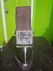 Electro-Voice Velocity Ribbon Microphone Wired Stand Mount Gray