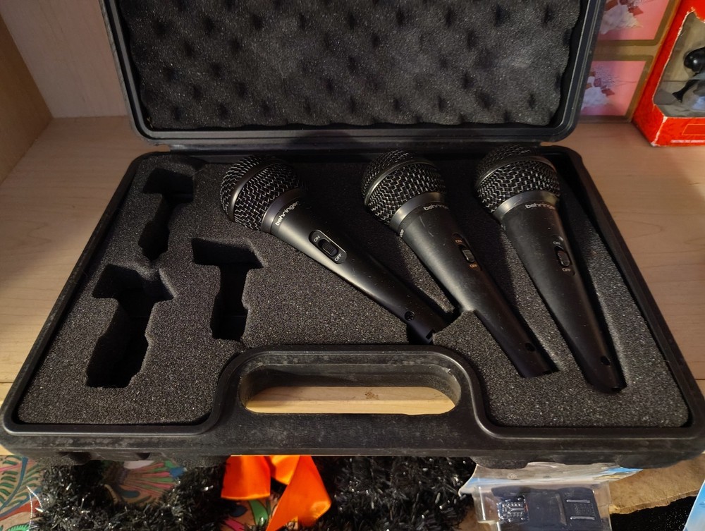 Behringer XM1800S Dynamic Vocal & Instrument Microphone (3-pack)