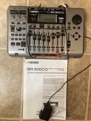 BOSS DIGITAL RECORDING STUDIO BR-900CD.